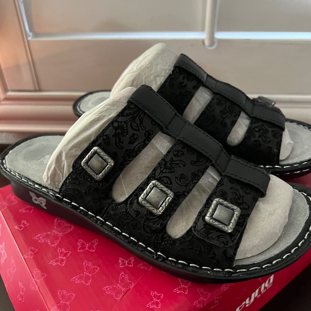 Algeria Viera Ivalace Black Sandals